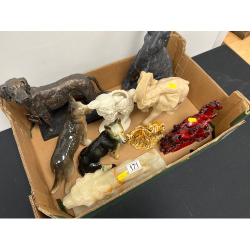 171 - Box animal figures