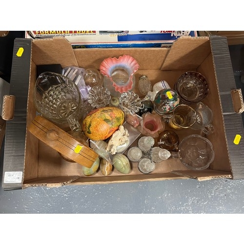 539 - Box glassware etc inc clock