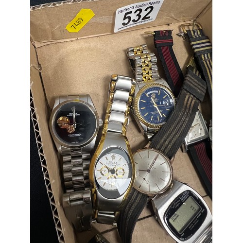 532 - Box watches