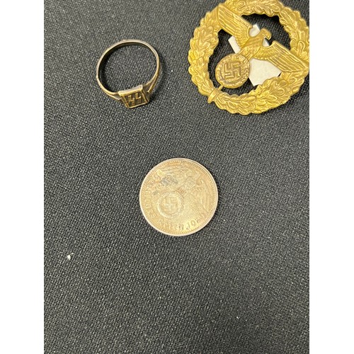 424 - 1 WW2 German SS Ring , 1 WW2 Badge, 1 Pavl hinder berg deusche mark