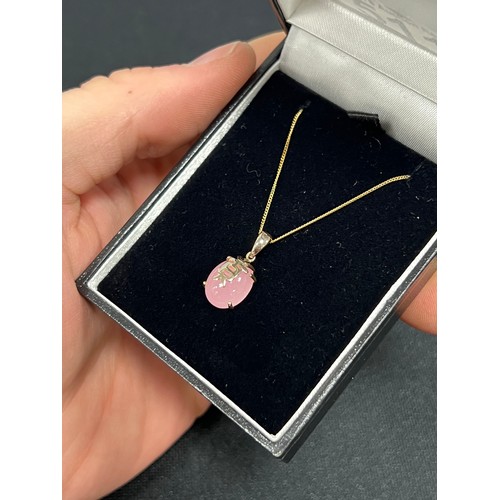 511 - 9ct Gold pink jade pendant & necklace