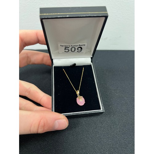 509 - 9ct Gold pink jade necklace