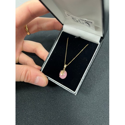 509 - 9ct Gold pink jade necklace