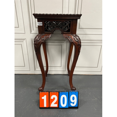 1209 - French vintage ornate plant stand/side table