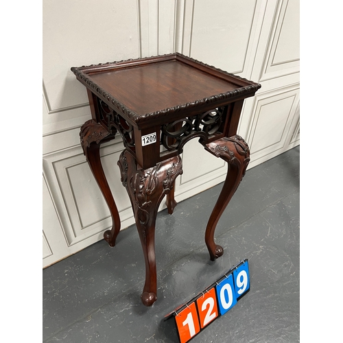 1209 - French vintage ornate plant stand/side table