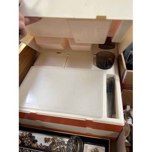 222 - Vintage orange stacking retro picnic set circa 1970's