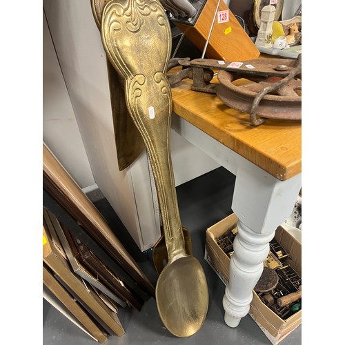 122 - Large wall display spoon / fork knife