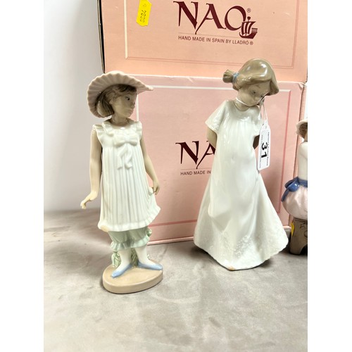 31 - 3 box Nao by Lladro figures