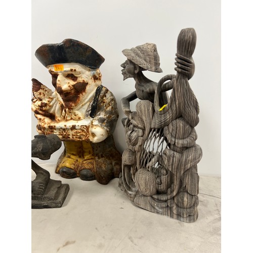 90 - Vintage door stop + 2 wooden figures