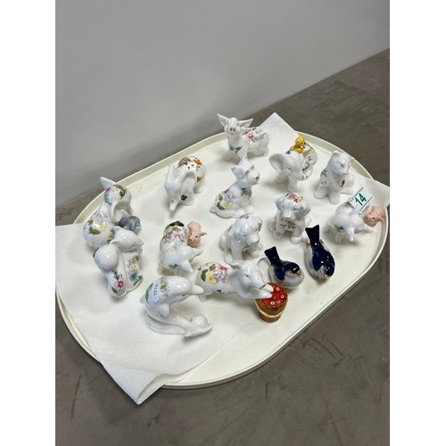 14 - Good tray of aynsley animal figures