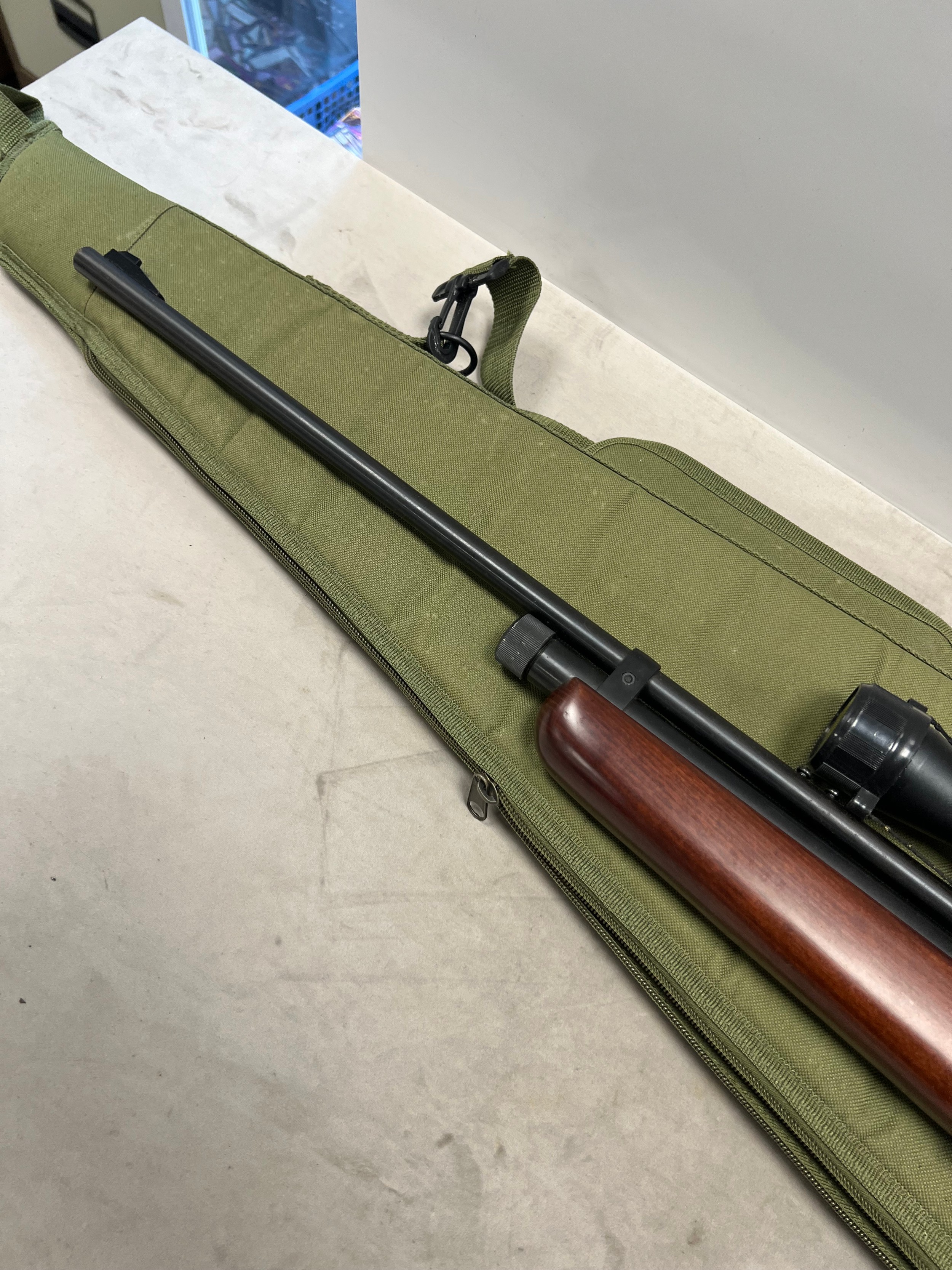 SMK X S78 CO2-177 Air rifle with scopein Bag