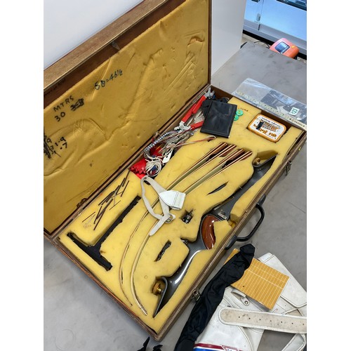 Vintage Traditional takedown Recurve Bow set housed In wooden transport ...