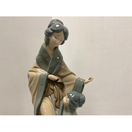 28 - Nao by Lladro Japanese mother and daughter porcelain figurine model number 0279 approx 15’’ high