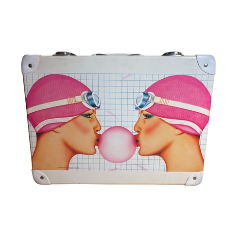 11 - A vintage 1980's retro Lute 'Swimming Girl' card and plastic carry case/briefcase, 41 x 33 x 11cm.