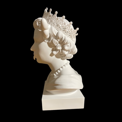 43 - A 2021 Medicom Toys X D-Face 'Dog Save The Queen' bust of Queen Elizabeth II, polystone statue, 15