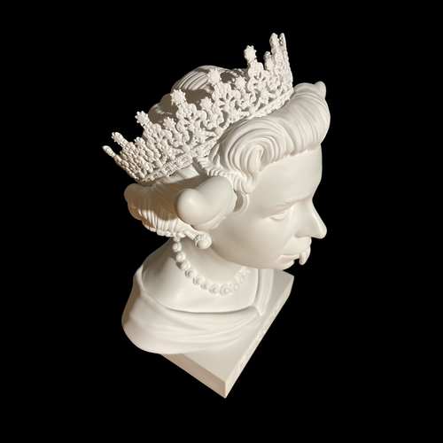 43 - A 2021 Medicom Toys X D-Face 'Dog Save The Queen' bust of Queen Elizabeth II, polystone statue, 15