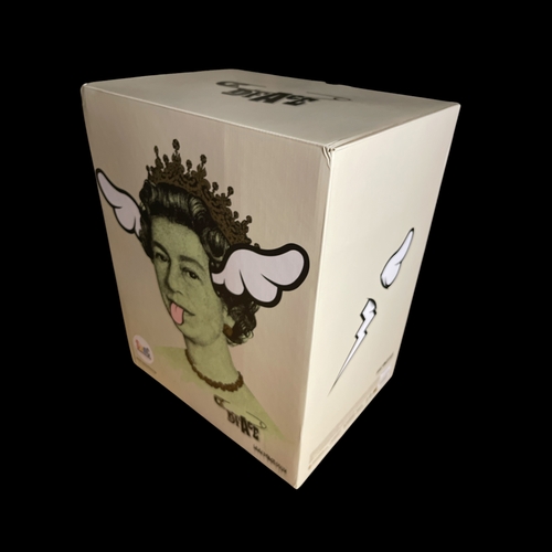 43 - A 2021 Medicom Toys X D-Face 'Dog Save The Queen' bust of Queen Elizabeth II, polystone statue, 15