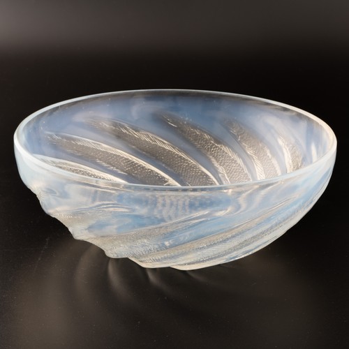 106 - A Lalique 'Poissons' pattern opalescent glass bowl, pattern number 3211 designed in 1921, the base m... 