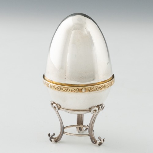 130 - A David Rhys Mills silver gilt 'surprise egg', with a chased gilt Celtic band, opening to reveal a g... 