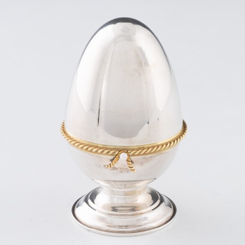 131 - A David Rhys Mills silver gilt 'surprise egg' on integral stand/foot, with a gilded rope twist centr... 