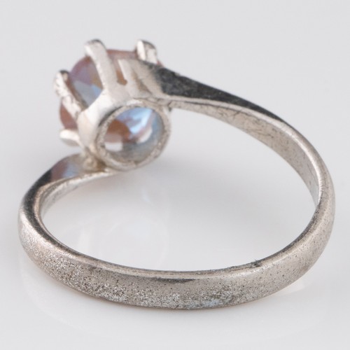 153 - A 1930s Saphiret white metal crossover ring, decorated with Saphiret exhibiting excellent colour cha... 