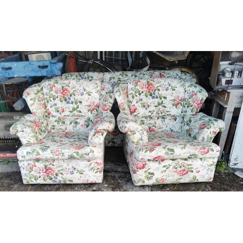 588 - 3 Piece Floral Patterned Sitting Room Suite, button detail  3 seat couch & pair of armchairs