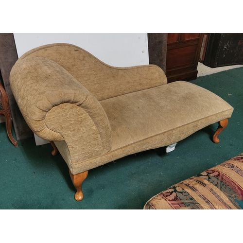 617 - Small 1990s chaise long, beech feet, beige fabric, 1.4mW