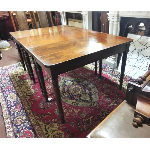 85 - Georgian Mahogany Economy Dining Table, 4 leaves with d-shaped ends, on turned legs, 42.5w, extends... 