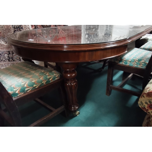 87 - Oval End Extendable Mahogany Victorian Style Dining/ Boardroom Table, with 2 additional/removable le... 