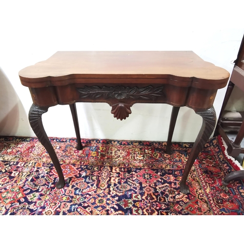 116 - 19thC Continental Mahogany Tea Table, carved tops to the cabriole legs, shell and floral designs to ... 