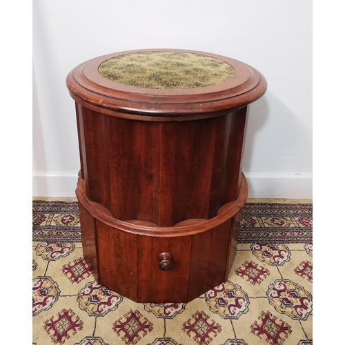 279 - Rare Victorian Mahogany Pot Cabinet within a shaped body, with a hinged lid and toilet seat and a pu... 