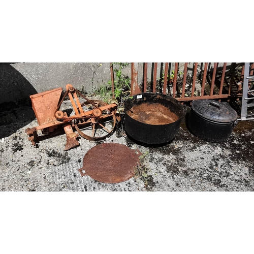 381 - 2 skillet pots (1 oval), a lid and a red metal seed sower (4)