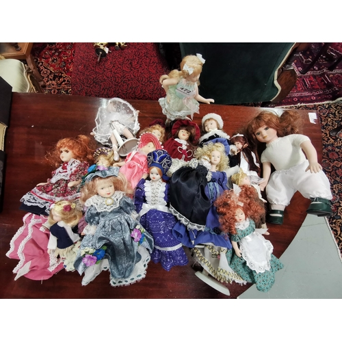 472 - Box of very small sized Dolls/Miniatures, about 20 dolls