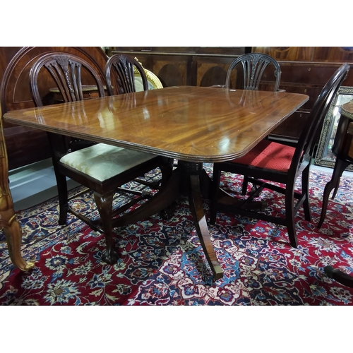 98 - English Regency Design Good Quality Reproduction Dining/Centre Table, with a cross banded top, over ... 