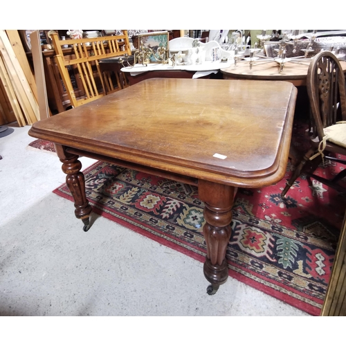 602 - Victorian Mahogany Dining Table, on turned and reeded legs (no extra leaves), 72cmH (59cm from floor... 