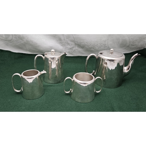 360 - 4 Piece Set of Hotel Ware including a 2.5 pint Teapot  (4)