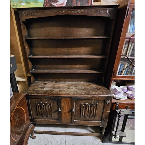 565 - Small oak 1950’s Dresser with open shelves above 2 cabinets below & a walnut overmantle (worn) (2)