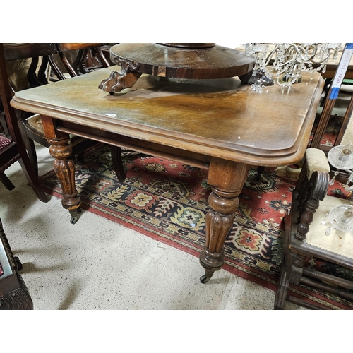 578 - Victorian Mahogany Dining Table, on turned and reeded legs (no extra leaves), 72cmH (59cm from floor... 