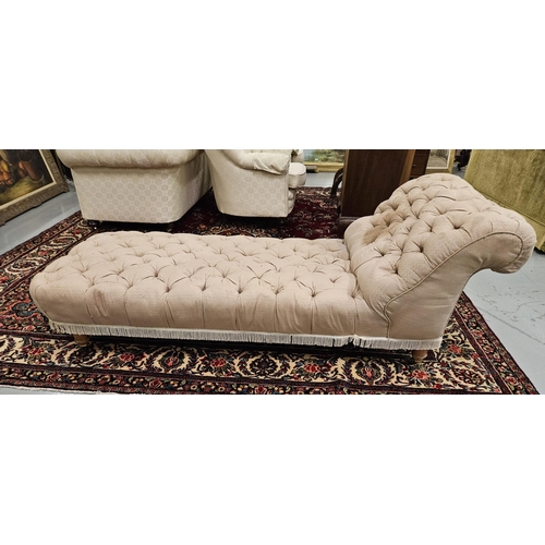 37 - Victorian Chaise Longue, the long seat and the side arm covered with mauve fabric, buttoned detail, ... 