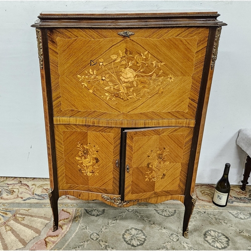 281 - Good Quality early 20thC Kingwood Drinks Cabinet, the fold-down tray top opening to a mirrored shelf... 