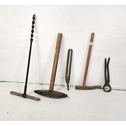 539 - 5 assorted old tools - stone breaker, hammer, pincher etc