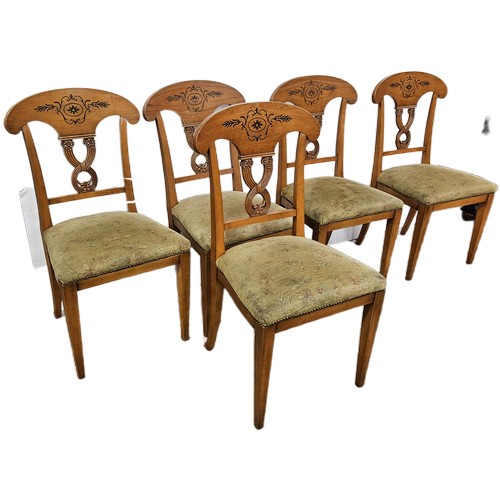 28 - Set of 5 mid-20thC Oak Dining Chairs, the splats decorated with ebony designs  and infinity scrolls,... 