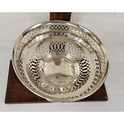 1 - Chester Silver Bon Bon Dish on stand with pierced rim, 117 grams, hallmarked 1912,, 12.5cmH