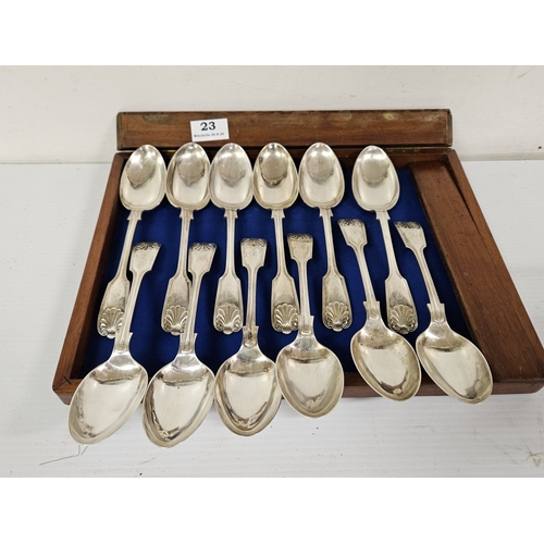 23 - Fine Set of 12 large Sheffield Solid Silver Spoons, hallmarked and dated 1910, by Alexander Clark Ma... 
