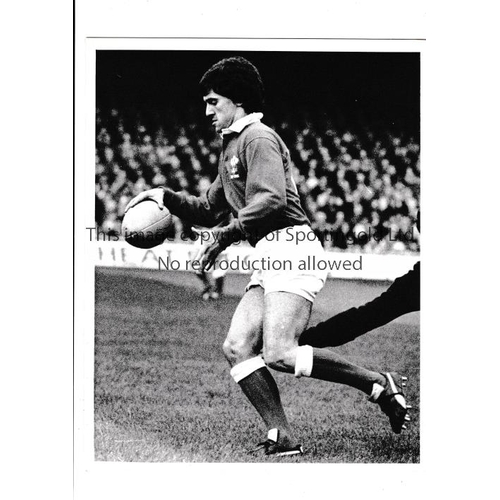 364 - MIXED SPORTS PRESS PHOTOGRAPHS       Approximately 110 B/W of various size with the vast majority be... 