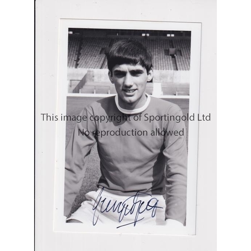1045 - GEORGE BEST AUTOGRAPH    Signed Ilford Multigrade b/w photo postcard.    Very good