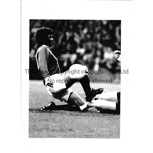 1036 - GEORGE BEST PRESS PHOTOGRAPH        B/W 9