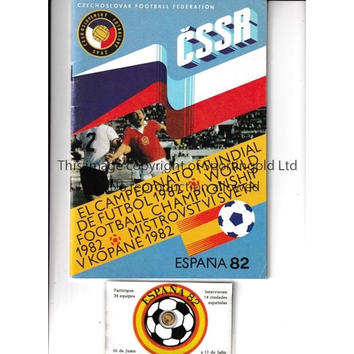 271 - 1982 WORLD CUP SPAIN      Official 64 page Tournament brochure issued by the Czechoslovakia Football... 