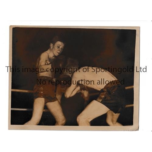 1584 - BOXING PHOTOS / TERRY SPINKS      Four original b/w Press photos with stamps and 3 have paper notati... 