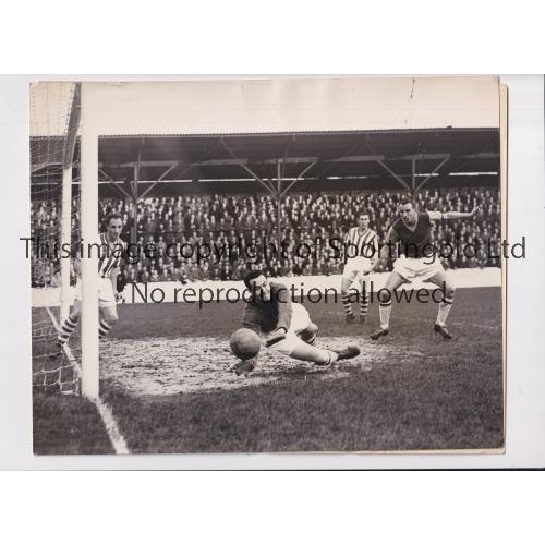 1398 - PRESS PHOTOS / WEST HAM UNITED   Four original B/W Press photos with stamps and paper notations on t... 